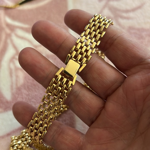 Vintage Gold-Tone Mesh V-Link Collar Necklace – Statement Piece - Picture 2 of 3